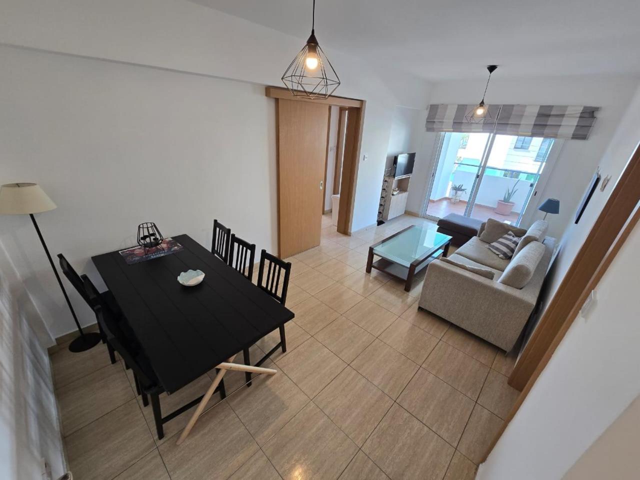 Carisa Downtown With Rooftop Pool Larnaca Ngoại thất bức ảnh