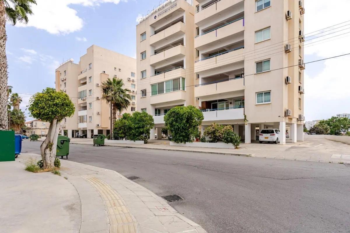 Carisa Downtown With Rooftop Pool Larnaca Ngoại thất bức ảnh
